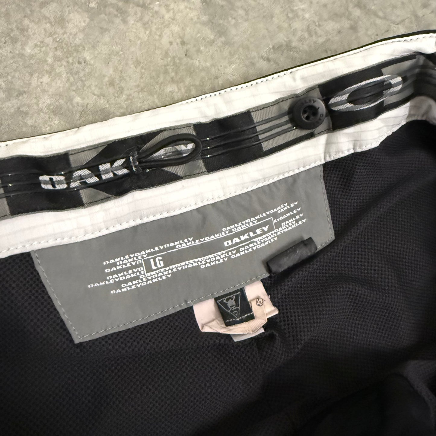 Vintage Oakley Technical Shorts Large
